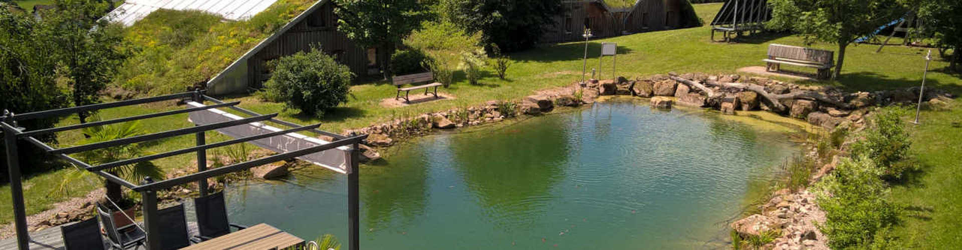 Teich auf dem Gelände des Musterhausparks